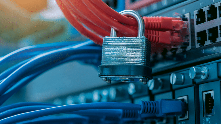 Mit Schirm, Charme und Drohne: Der Faktor Mensch in der Informationssicherheit